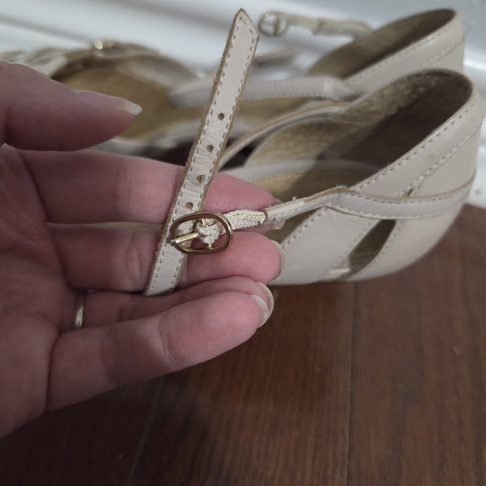 Vintage Elegant Cream Strappy Heels - Picture 3 of 9